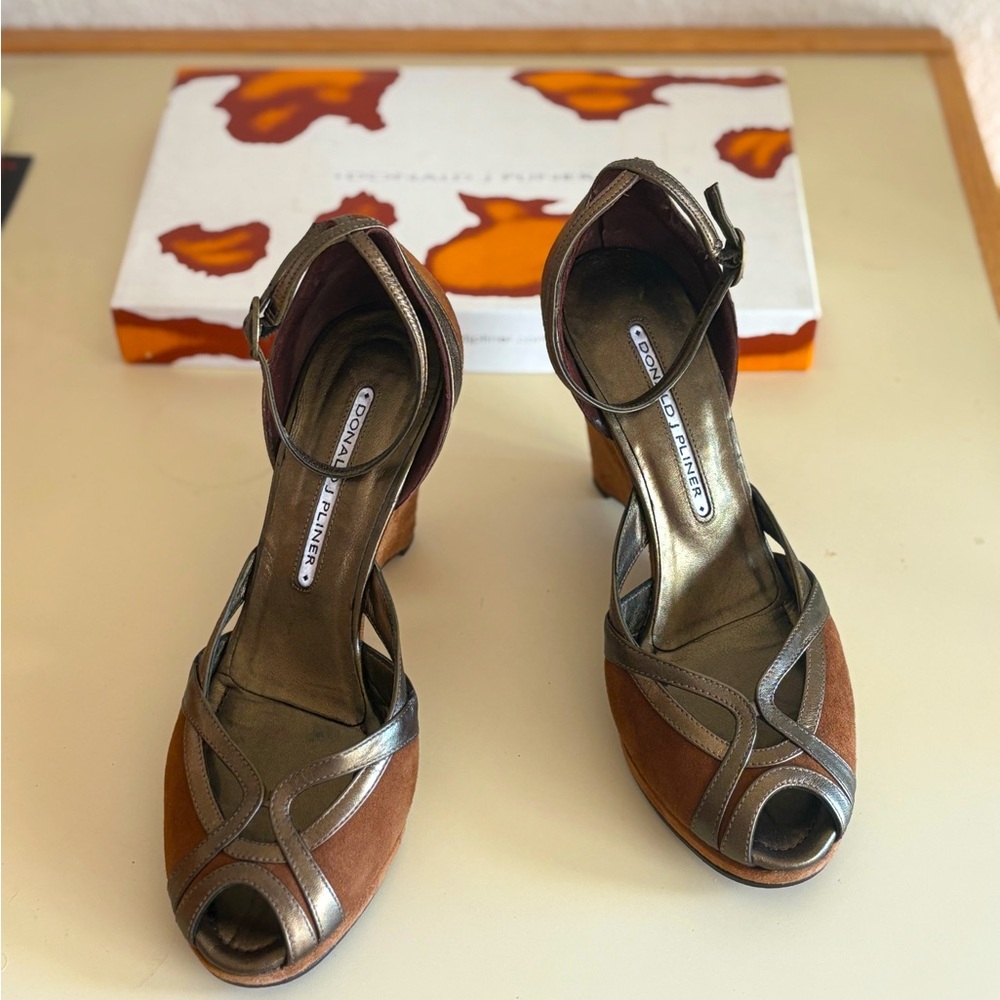 Italian Donald J Pliner MOTA bronze suede Napa leather wedge, Box/dust bag